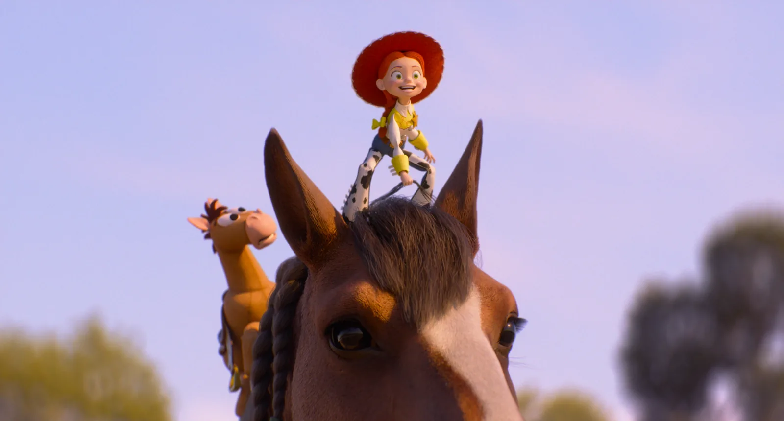 Jessie sur Pil-Poil, l'imagination et l'aventure dans Toy Story 5